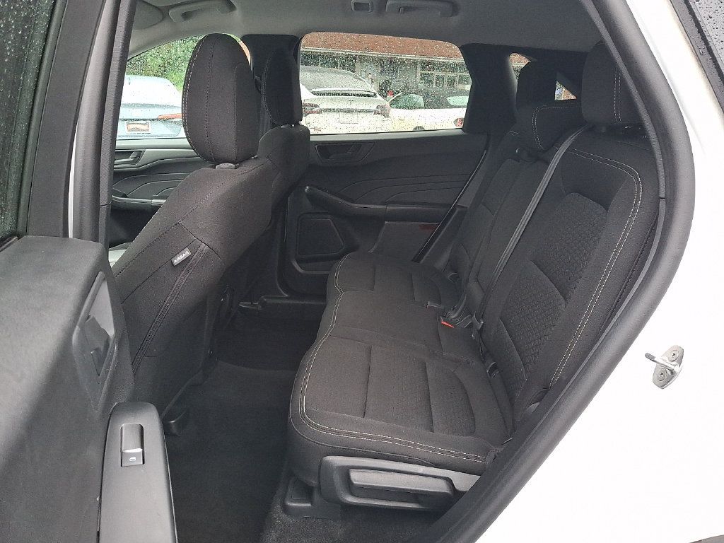 Used 2025 Ford Escape Active AWD/4WD image 10