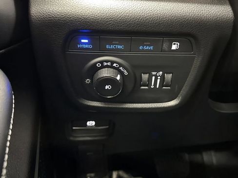 Used 2023 Jeep Grand Cherokee 4WD 4xe w/ Luxury Tech Group II image 27