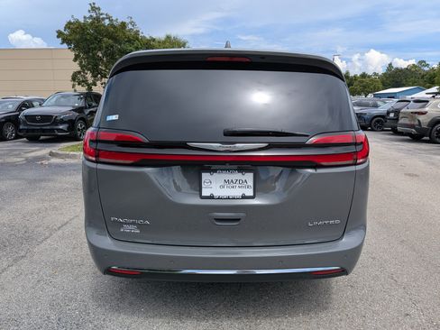 Used 2022 Chrysler Pacifica Limited FWD image 5