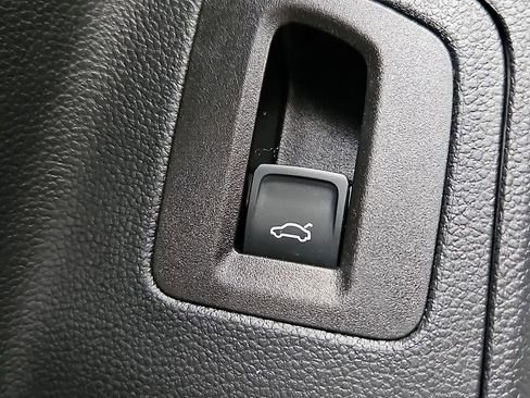 Certified 2022 Volkswagen Atlas SEL image 26