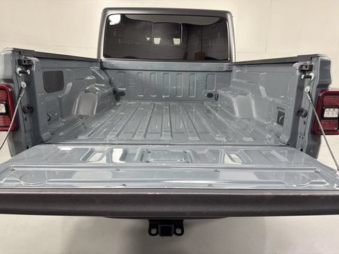 Used 2026 Jeep Gladiator Rubicon AWD/4WD image 32