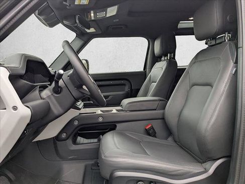 New 2025 Land Rover Defender 90 X-Dynamic SE AWD/4WD image 4