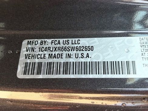 Certified 2025 Jeep Wrangler Unlimited Rubicon 4xe w/ Convenience Group AWD/4WD image 34