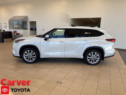 Used 2023 Toyota Highlander Limited image 1