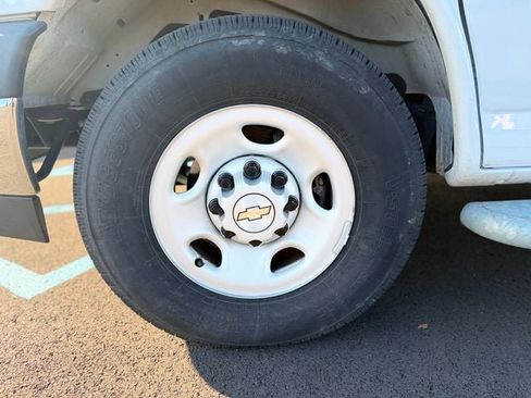 Used 2024 Chevrolet Express 2500 w/ Driver Convenience Package image 7