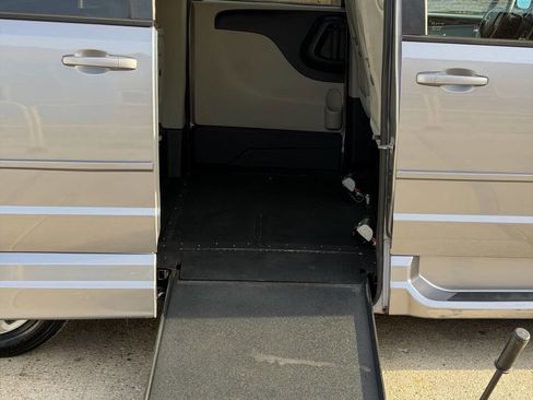 Used 2016 Dodge Grand Caravan SE w/ Quick Order Package 29E SE image 12