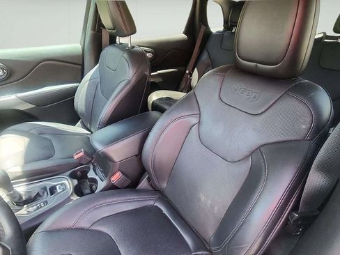 Used 2021 Jeep Cherokee Latitude Lux w/ Comfort/Convenience Group FWD image 11
