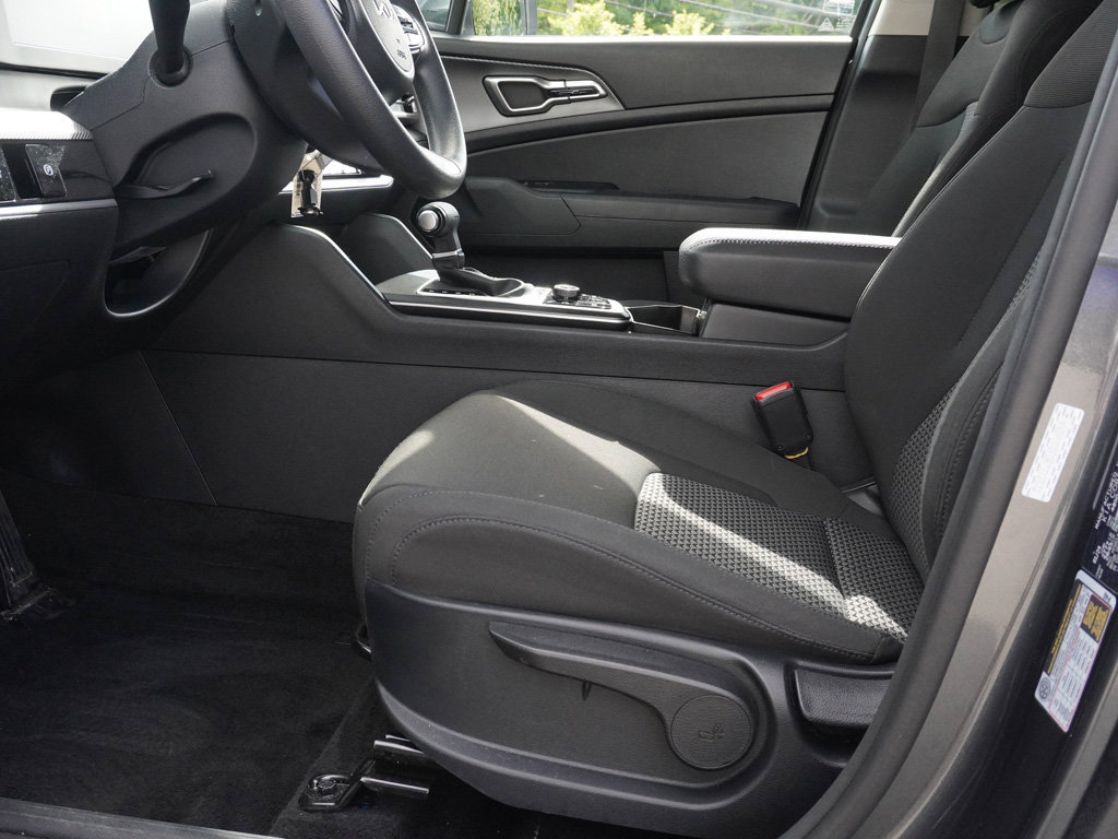 Used 2024 Kia Sportage LX AWD/4WD image 24