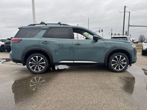 New 2026 Nissan Pathfinder Platinum image 8