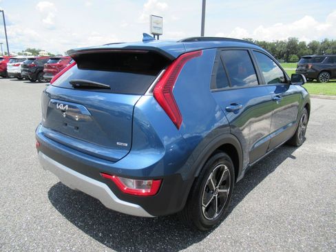 Used 2023 Kia Niro EX FWD image 7