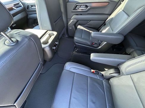 Used 2025 GMC Yukon Denali image 11