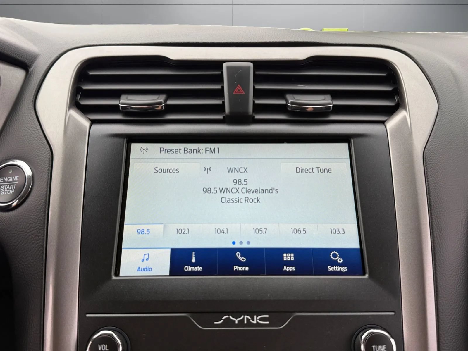 Used 2020 Ford Fusion SE FWD image 29