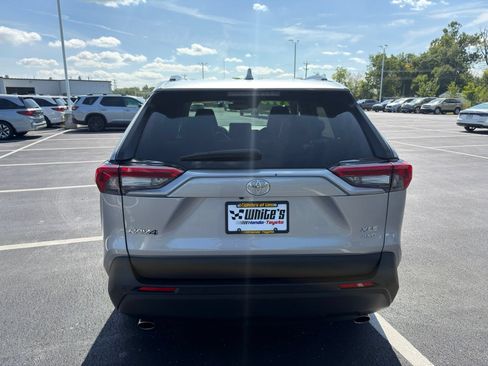 Used 2022 Toyota RAV4 XLE Premium AWD/4WD image 7