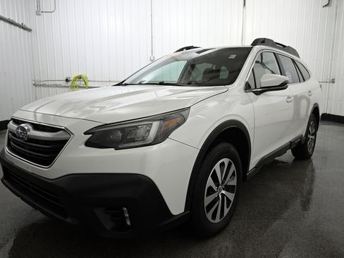 Used 2022 Subaru Outback Premium image 19