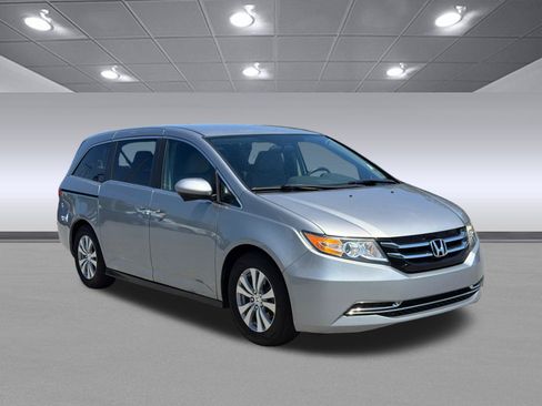 Used 2017 Honda Odyssey SE image 3