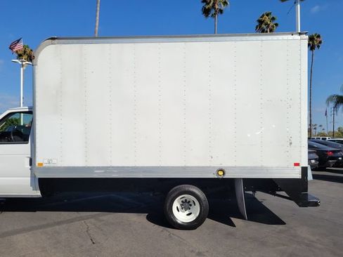 Certified 2019 Ford E-350 and Econoline 350 Super Duty RWD image 15