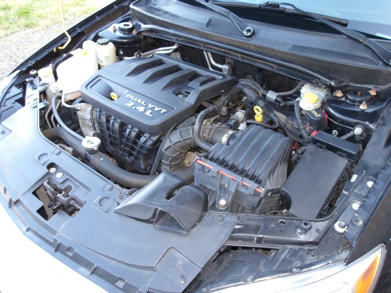 Used 2013 Chrysler 200 LX FWD image 25