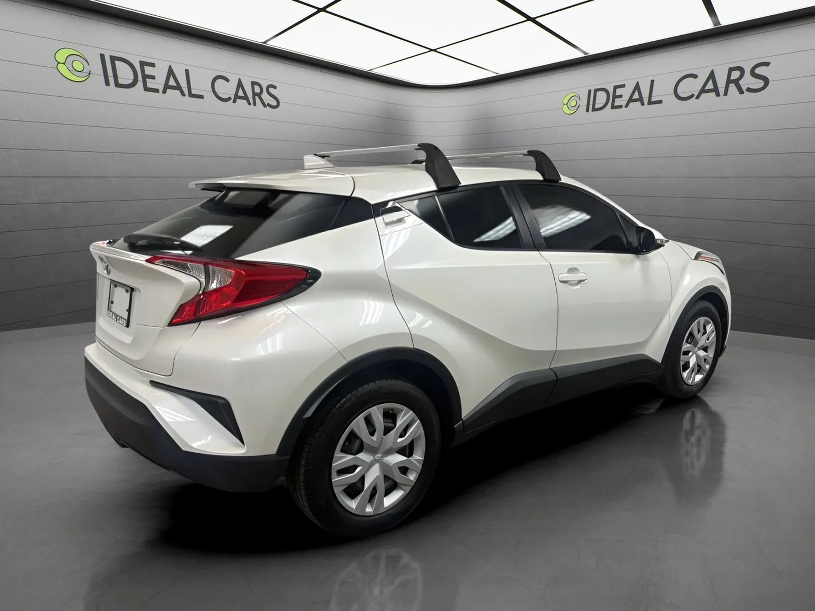 Used 2020 Toyota C-HR LE FWD image 5