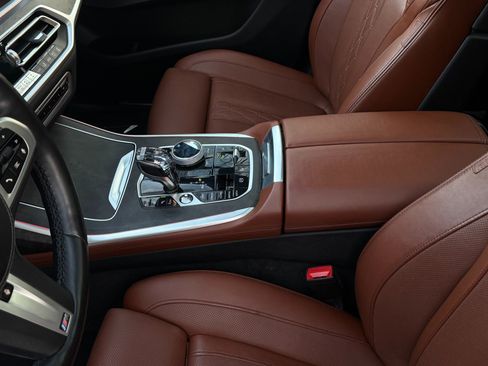 Used 2022 BMW X7 M50i image 25