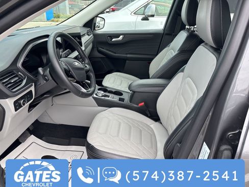 Used 2024 Ford Escape SE w/ PHEV Premium Package image 9