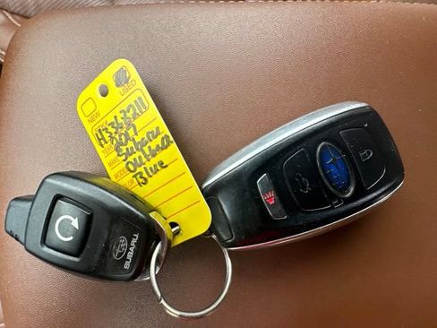 Used 2017 Subaru Outback 3.6R Touring AWD/4WD image 17