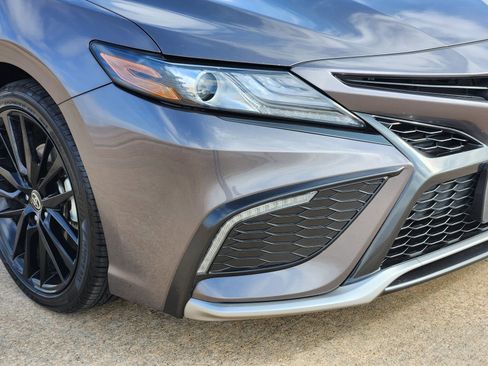 Used 2022 Toyota Camry XSE image 11
