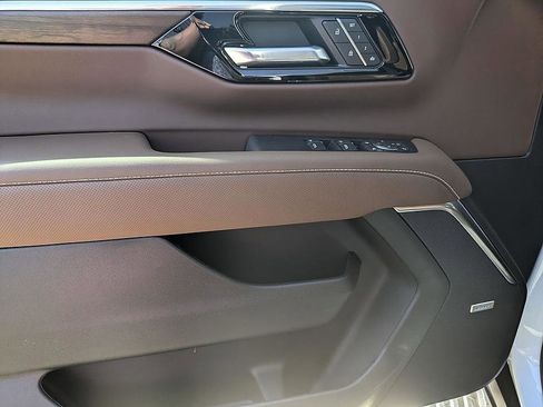 New 2026 Chevrolet Suburban High Country AWD/4WD image 11