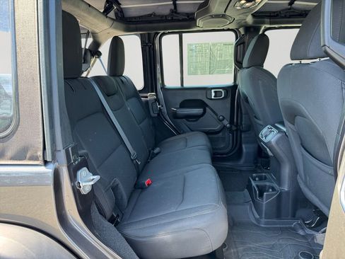 Used 2022 Jeep Wrangler Unlimited Sport image 13