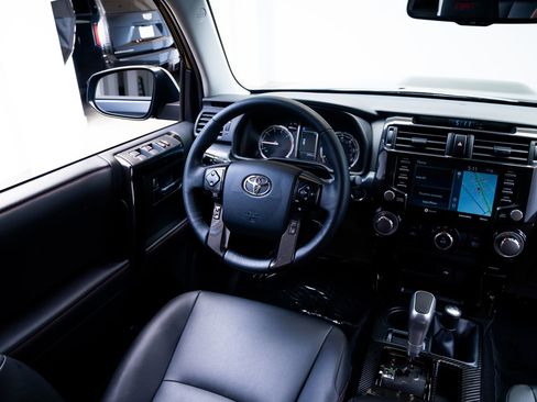 Used 2024 Toyota 4Runner TRD Off-Road Premium AWD/4WD image 9