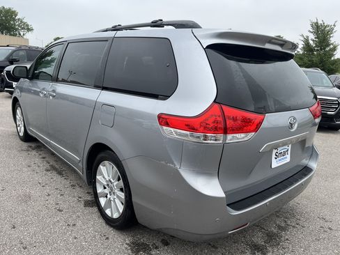 Used 2014 Toyota Sienna Limited w/ Limited Premium Package FWD image 6