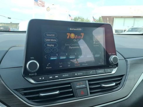 Used 2024 Nissan Altima 2.5 SV FWD image 16