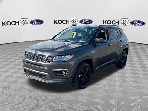 Used 2018 Jeep Compass Latitude w/ Popular Equipment Group AWD/4WD image 3