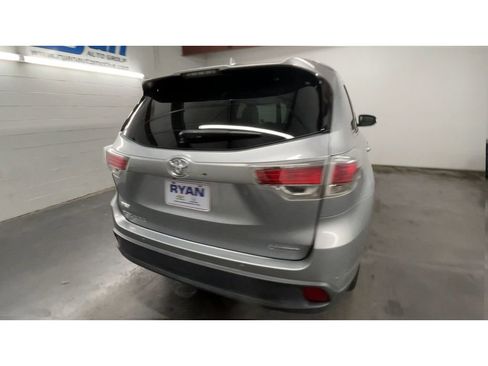 Used 2014 Toyota Highlander Limited Platinum image 8