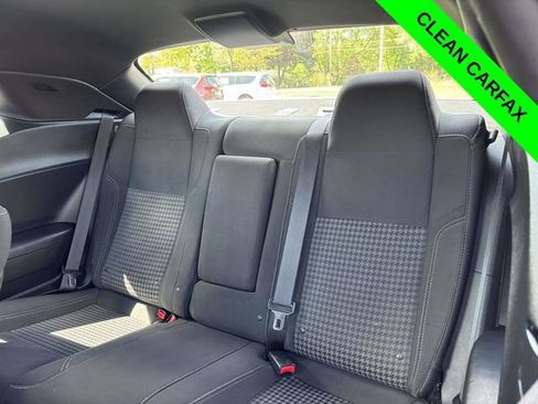 Used 2019 Dodge Challenger SXT RWD image 9