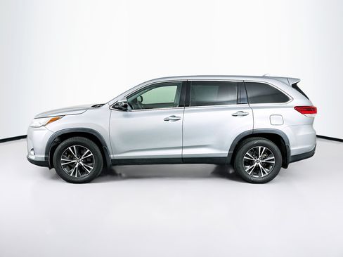 Used 2019 Toyota Highlander Plus AWD/4WD image 4