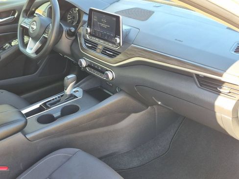 Used 2025 Nissan Altima 2.5 SV FWD image 31