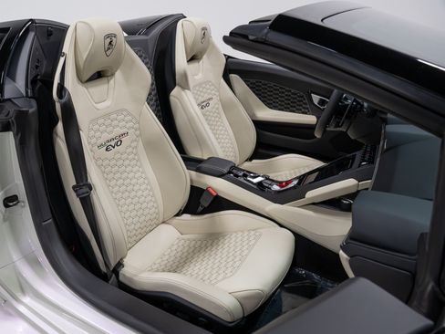 Used 2024 Lamborghini Huracan EVO AWD/4WD image 73