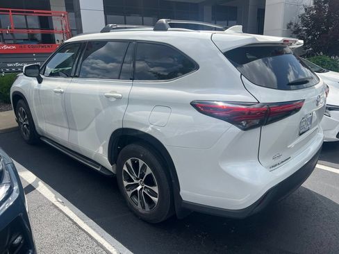 Certified 2020 Toyota Highlander XLE FWD image 12