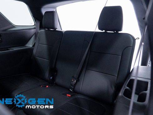 Used 2023 Chevrolet Traverse High Country image 27