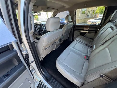 Used 2015 Ford F150 Lariat w/ Equipment Group 502A Luxury AWD/4WD image 19