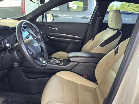 Used 2022 Cadillac XT4 Sport w/ Sun And Sound Package AWD/4WD image 5