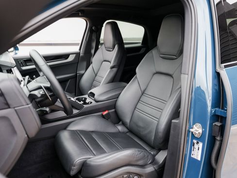 Certified 2024 Porsche Cayenne S image 5