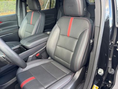 Used 2024 Chevrolet Traverse RS image 11