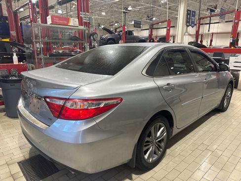 Used 2017 Toyota Camry SE image 9