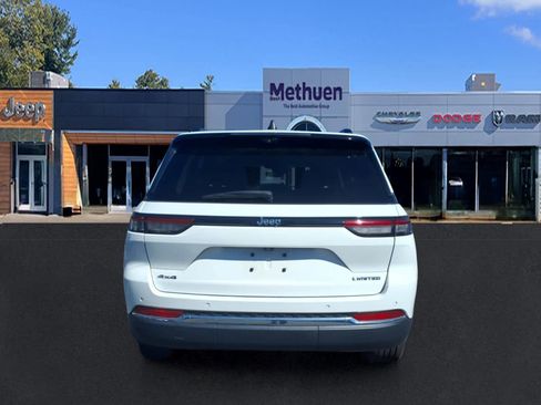 Used 2023 Jeep Grand Cherokee Limited w/ Luxury Tech Group II AWD/4WD image 4