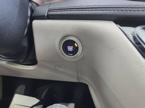 Used 2020 Chrysler Pacifica Limited image 26