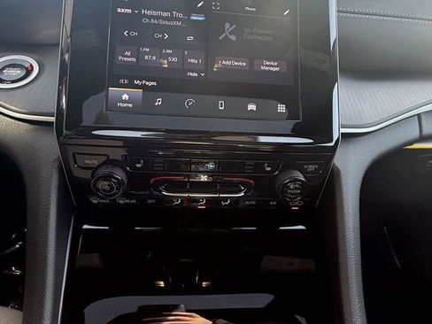 New 2025 Jeep Grand Cherokee Altitude image 10