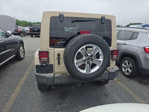 Used 2016 Jeep Wrangler Unlimited Rubicon w/ Dual Top Group AWD/4WD image 6