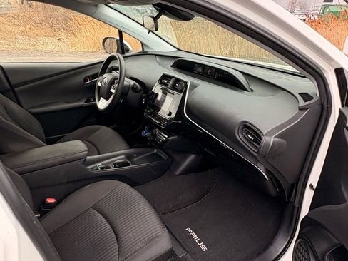Used 2017 Toyota Prius Four image 16