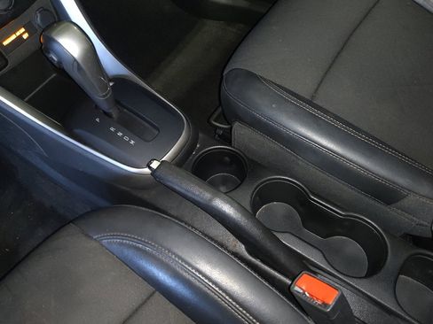 Used 2022 Chevrolet Trax LT w/ LT Convenience Package image 26